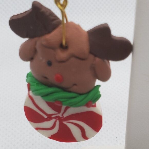 Clay Dangling Christmas Earrings - Picture 2 of 4